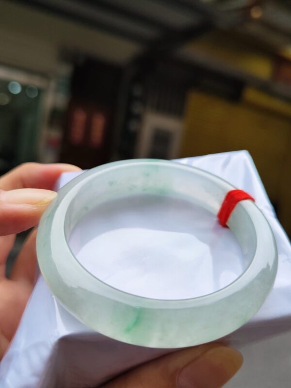 🔥 放光玻璃種飄花 正圈厚庄手鐲 🔥
✨天然緬甸玉A貨 ✨