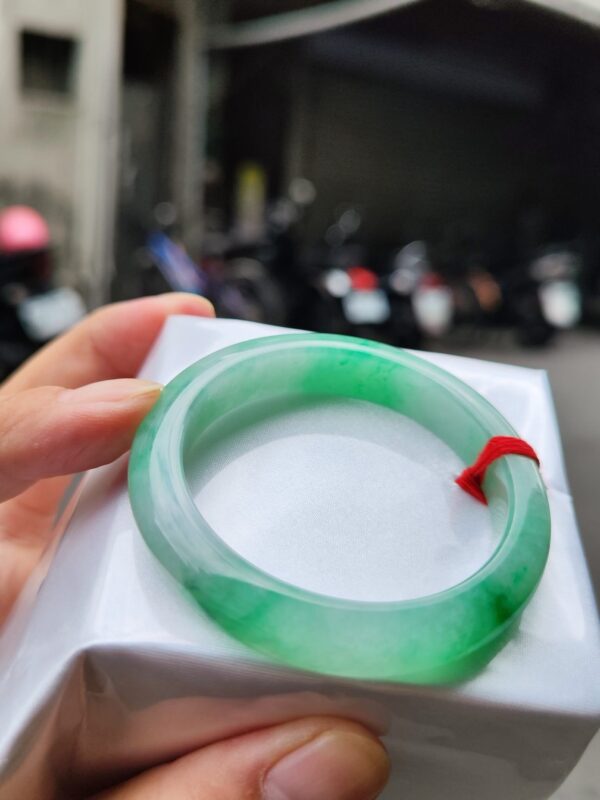 ✨天然緬甸玉A貨 ✨🔥 飄陽綠正圈手鐲 🔥