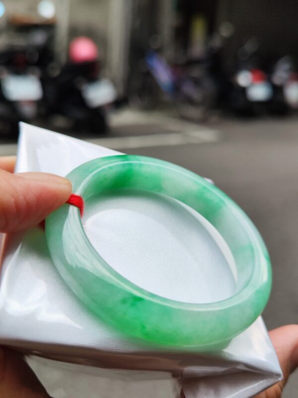 ✨天然緬甸玉A貨 ✨🔥 飄陽綠正圈手鐲 🔥