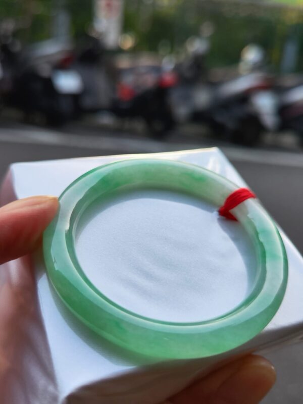 ✨天然緬甸玉A貨 ✨🔥 飄陽綠正圈圓骨手鐲 🔥