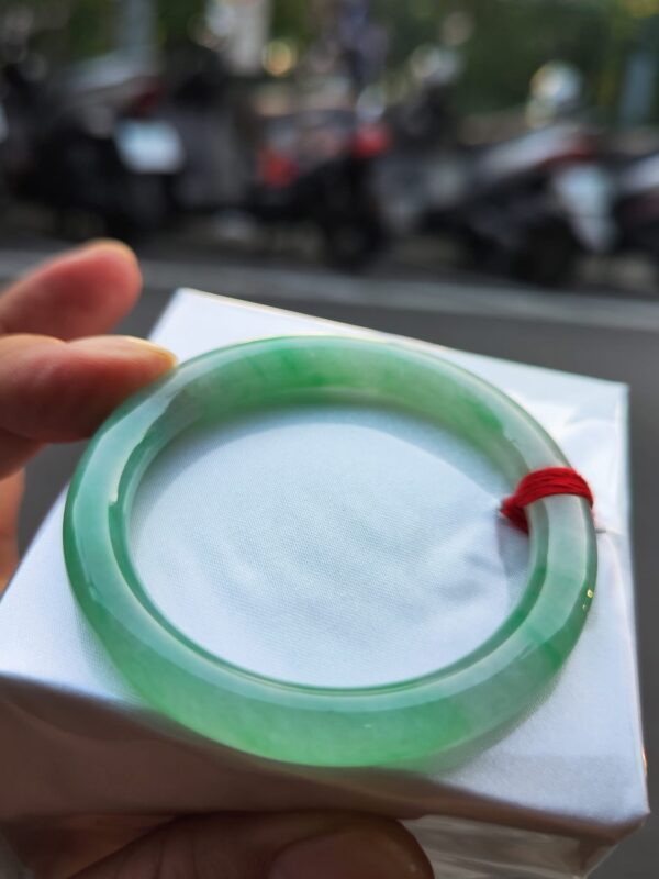 ✨天然緬甸玉A貨 ✨🔥 飄陽綠正圈圓骨手鐲 🔥