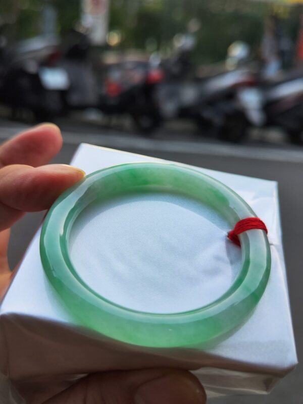 ✨天然緬甸玉A貨 ✨🔥 飄陽綠正圈圓骨手鐲 🔥