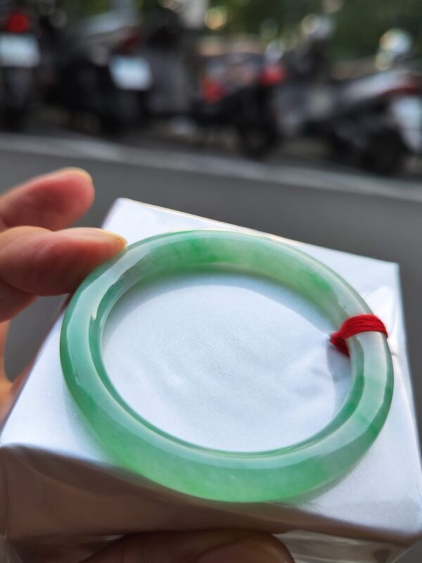 ✨天然緬甸玉A貨 ✨🔥 飄陽綠正圈圓骨手鐲 🔥