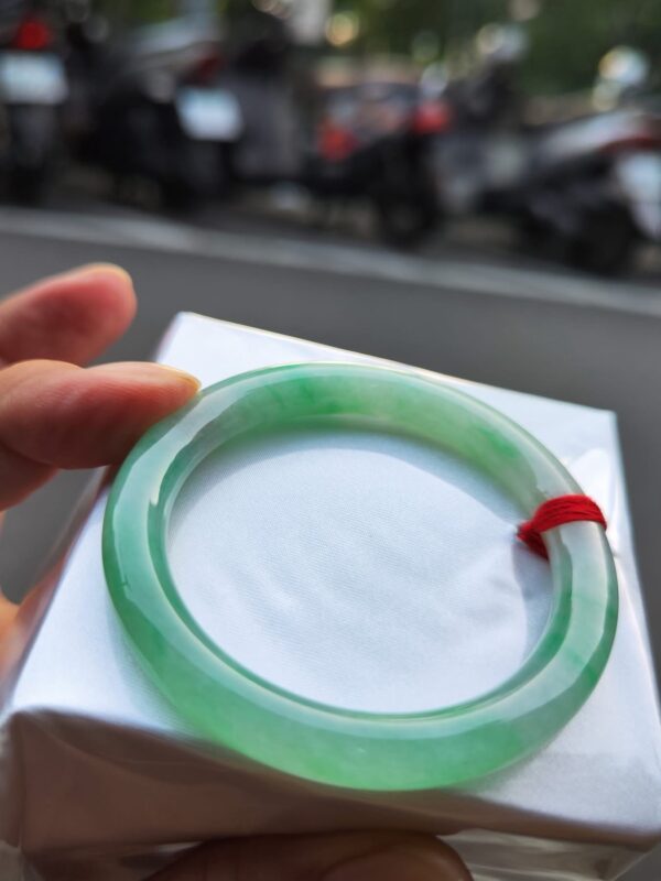 ✨天然緬甸玉A貨 ✨🔥 飄陽綠正圈圓骨手鐲 🔥