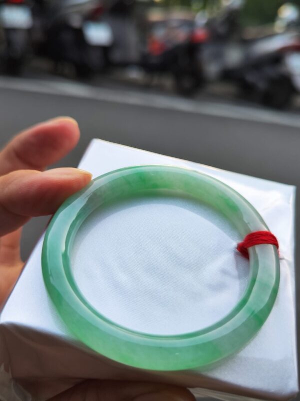 ✨天然緬甸玉A貨 ✨🔥 飄陽綠正圈圓骨手鐲 🔥