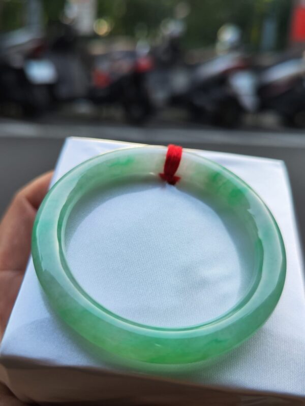 ✨天然緬甸玉A貨 ✨🔥 飄陽綠正圈圓骨手鐲 🔥