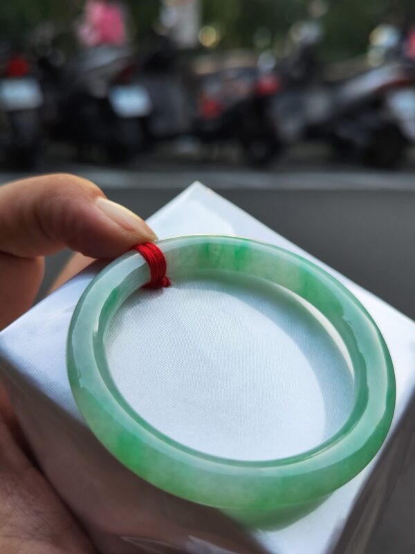 ✨天然緬甸玉A貨 ✨🔥 飄陽綠正圈圓骨手鐲 🔥