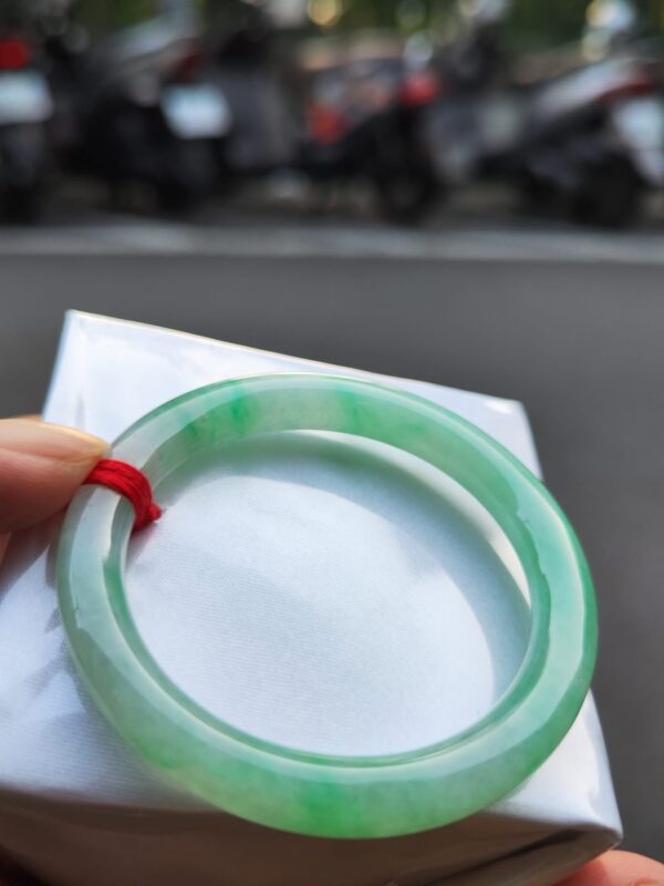 ✨天然緬甸玉A貨 ✨🔥 飄陽綠正圈圓骨手鐲 🔥