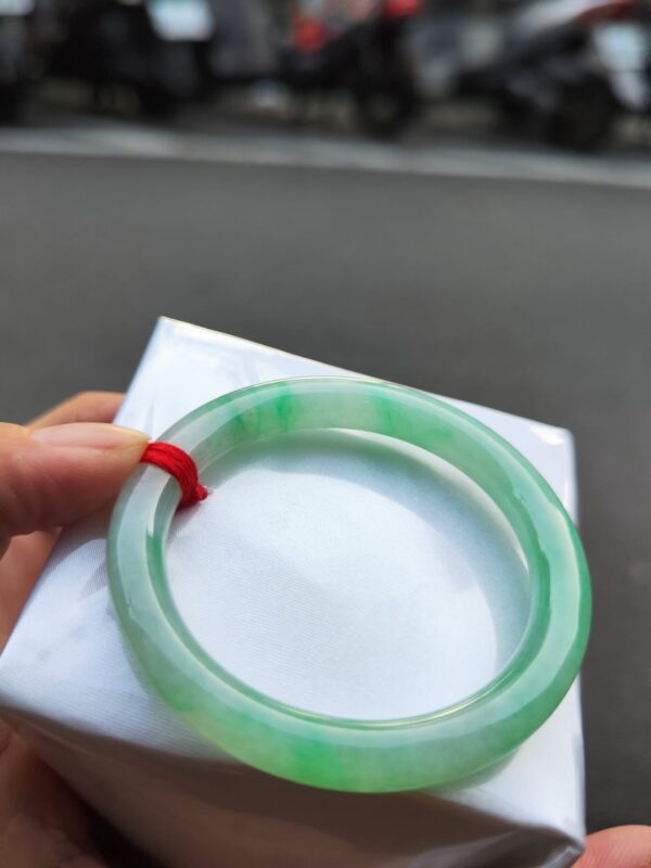 ✨天然緬甸玉A貨 ✨🔥 飄陽綠正圈圓骨手鐲 🔥