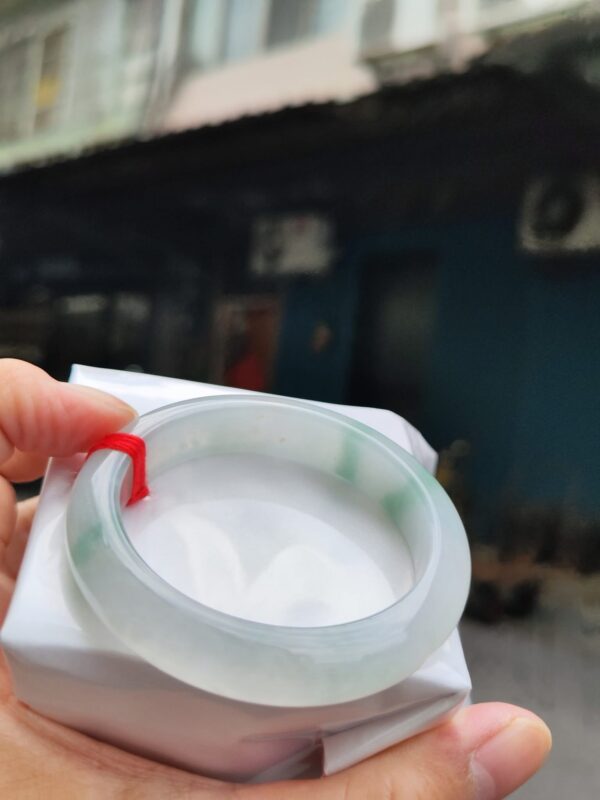 💎天然緬甸玉A貨 冰種飄綠花正圈手鐲 💎