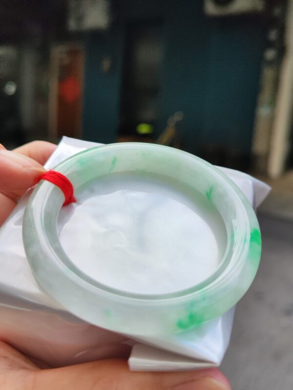 ✨天然緬甸玉A貨 ✨🔥冰種 飄陽綠正圈圓骨手鐲 🔥