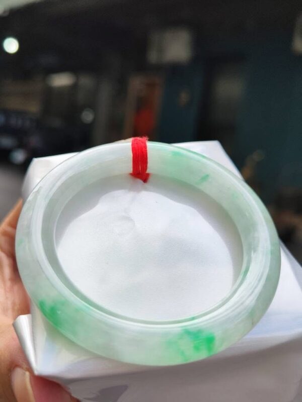 ✨天然緬甸玉A貨 ✨🔥冰種 飄陽綠正圈圓骨手鐲 🔥