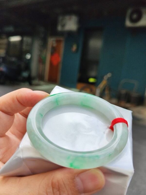 ✨天然緬甸玉A貨 ✨🔥冰種 飄陽綠正圈圓骨手鐲 🔥