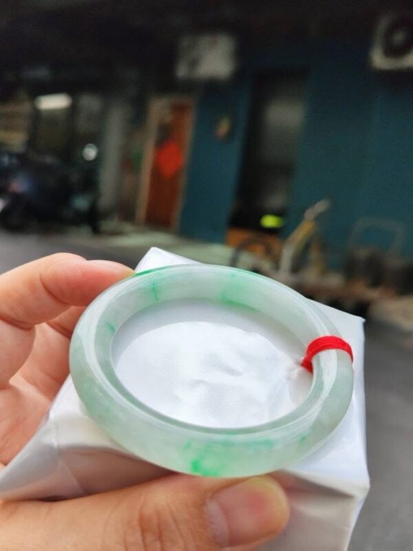 ✨天然緬甸玉A貨 ✨🔥冰種 飄陽綠正圈圓骨手鐲 🔥