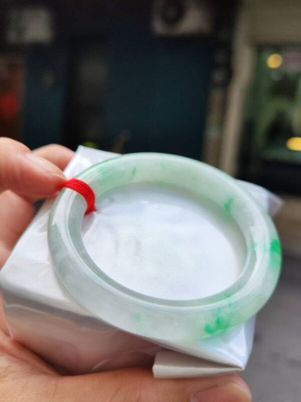 ✨天然緬甸玉A貨 ✨🔥冰種 飄陽綠正圈圓骨手鐲 🔥