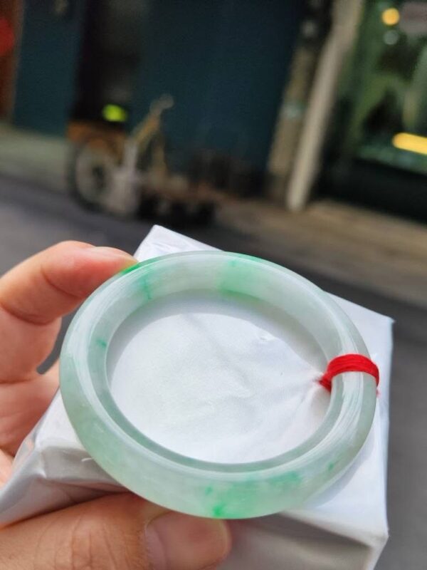 ✨天然緬甸玉A貨 ✨🔥冰種 飄陽綠正圈圓骨手鐲 🔥