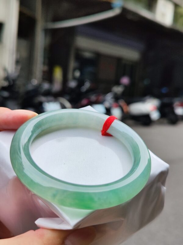 ✨天然緬甸玉A貨 ✨🔥冰種 飄陽綠正圈圓骨手鐲 🔥