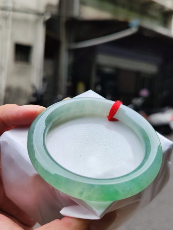 ✨天然緬甸玉A貨 ✨🔥冰種 飄陽綠正圈圓骨手鐲 🔥