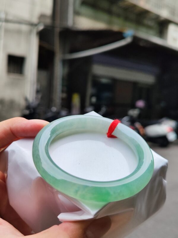 ✨天然緬甸玉A貨 ✨🔥冰種 飄陽綠正圈圓骨手鐲 🔥