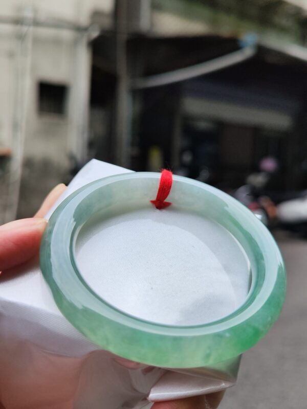 ✨天然緬甸玉A貨 ✨🔥冰種 飄陽綠正圈圓骨手鐲 🔥