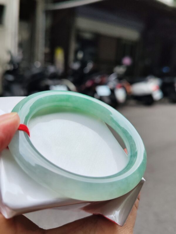 ✨天然緬甸玉A貨 ✨🔥冰種 飄陽綠正圈圓骨手鐲 🔥