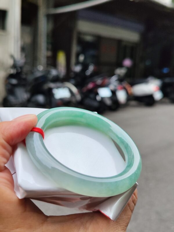 ✨天然緬甸玉A貨 ✨🔥冰種 飄陽綠正圈圓骨手鐲 🔥