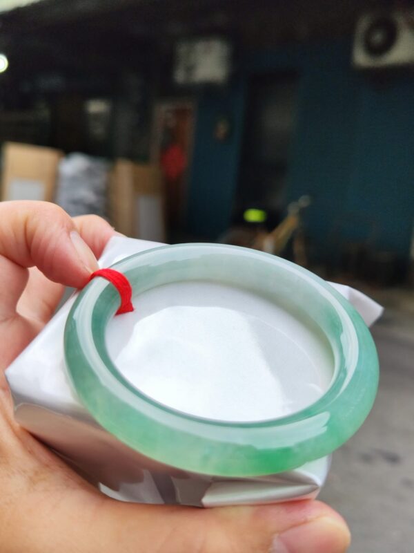 ✨天然緬甸玉A貨 ✨🔥冰種 飄陽綠正圈圓骨手鐲 🔥