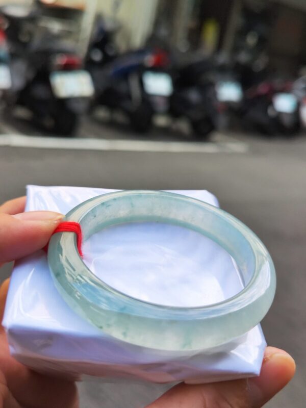 💎天然緬甸玉A貨 很放光的玻璃種飄花正圈手鐲 💎