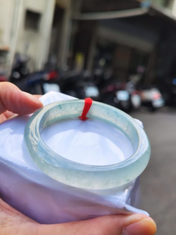 💎天然緬甸玉A貨 很放光的玻璃種飄花正圈手鐲 💎