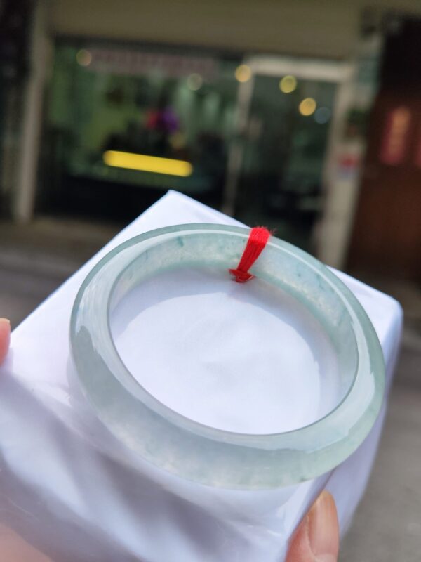 💎天然緬甸玉A貨 很放光的玻璃種飄花正圈手鐲 💎