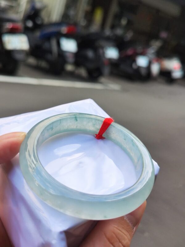 💎天然緬甸玉A貨 很放光的玻璃種飄花正圈手鐲 💎