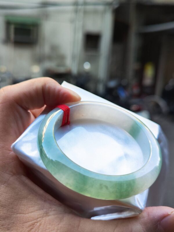 💎天然緬甸玉A貨 冰種飄綠花正圈厚庄手鐲 💎