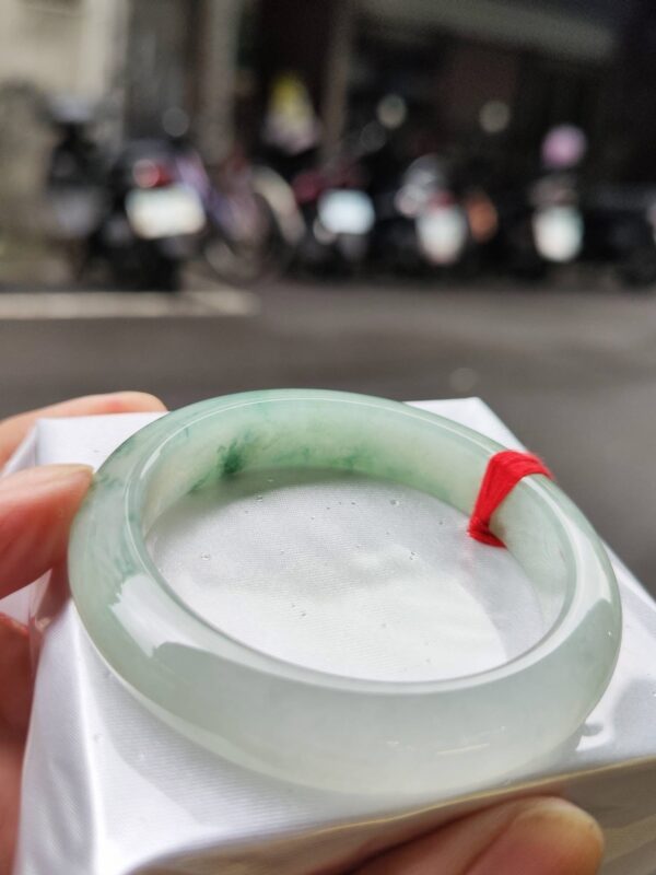 💎天然緬甸玉A貨 冰種飄綠花正圈手鐲 💎