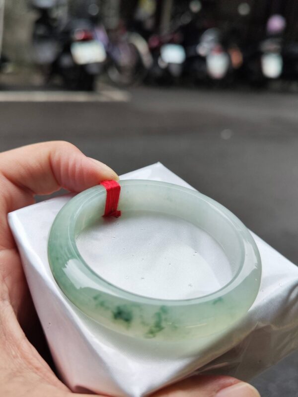 💎天然緬甸玉A貨 冰種飄綠花正圈手鐲 💎