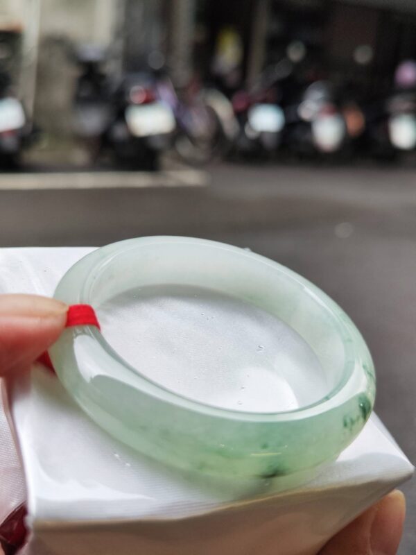 💎天然緬甸玉A貨 冰種飄綠花正圈手鐲 💎