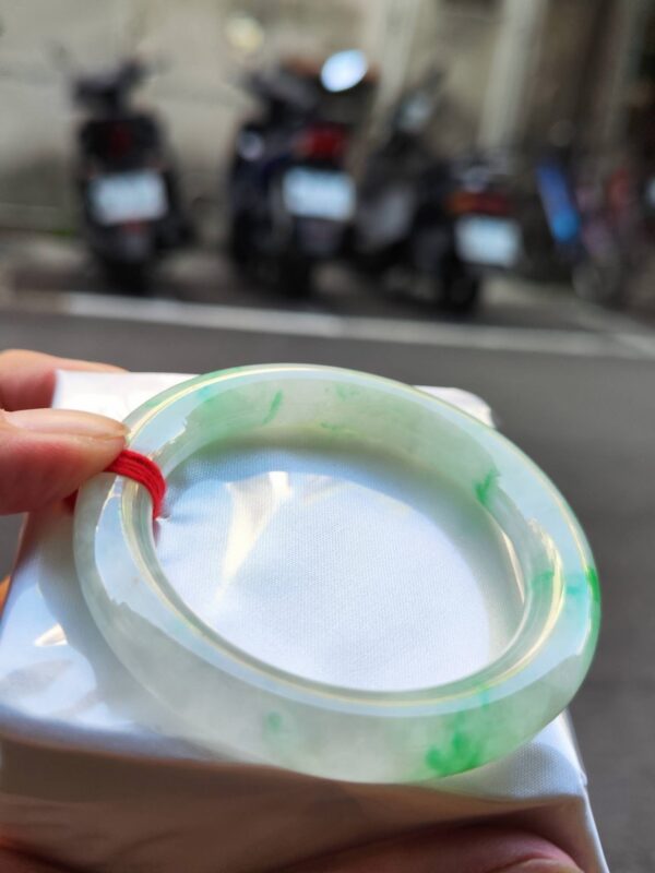 🌸  冰種飄綠正圈圓骨手鐲  天然緬甸玉A貨 🌸