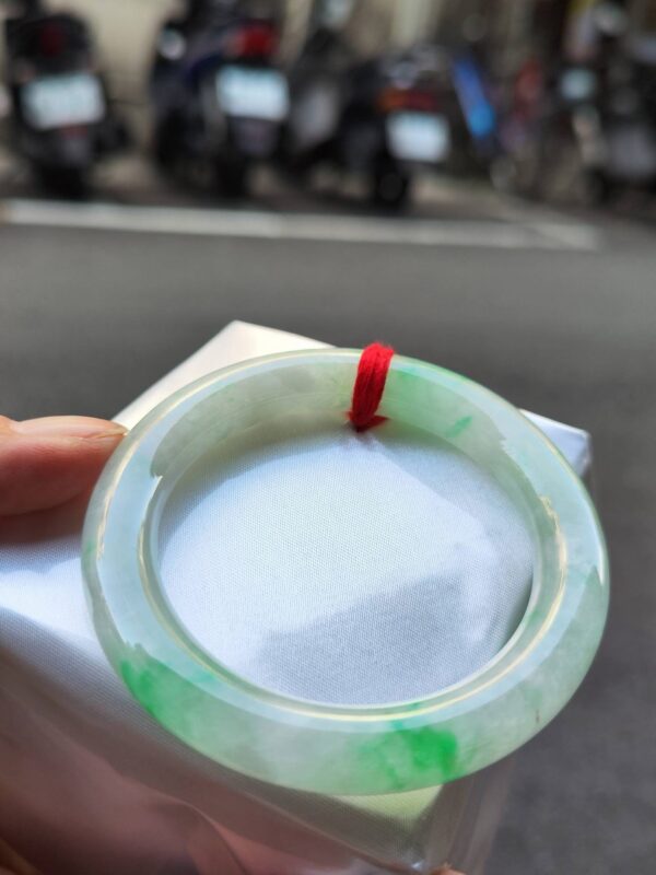 🌸  冰種飄綠正圈圓骨手鐲  天然緬甸玉A貨 🌸