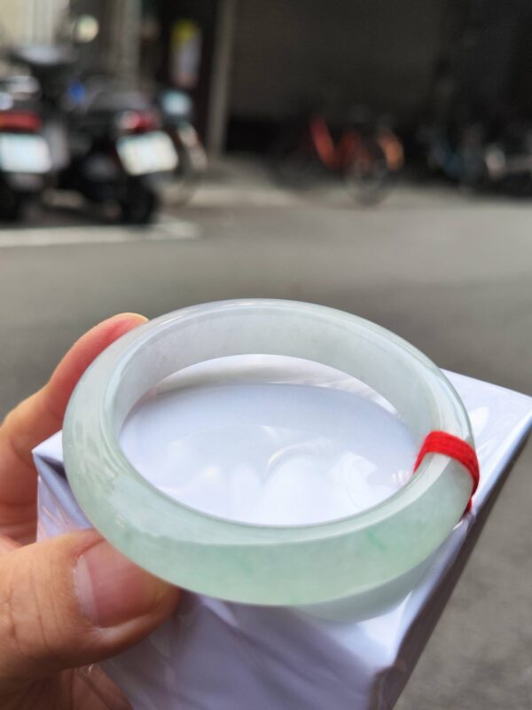 🌸  冰種飄綠絲正圈厚庄手鐲  天然緬甸玉A貨 🌸