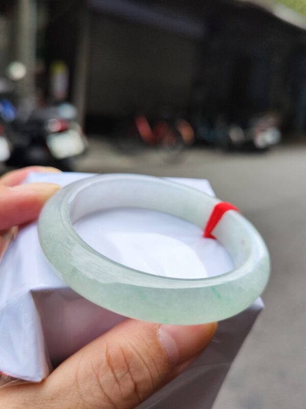 🌸  冰種飄綠絲正圈厚庄手鐲  天然緬甸玉A貨 🌸