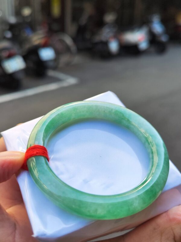 ✨天然緬甸玉A貨 ✨🔥滿陽綠正圈圓骨手鐲 🔥