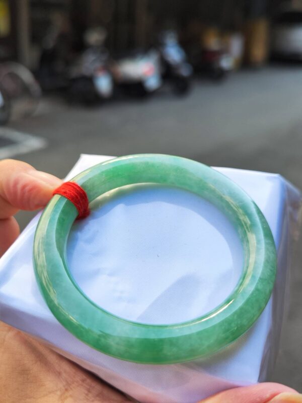 ✨天然緬甸玉A貨 ✨🔥滿陽綠正圈圓骨手鐲 🔥