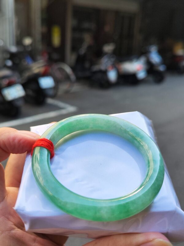 ✨天然緬甸玉A貨 ✨🔥滿陽綠正圈圓骨手鐲 🔥