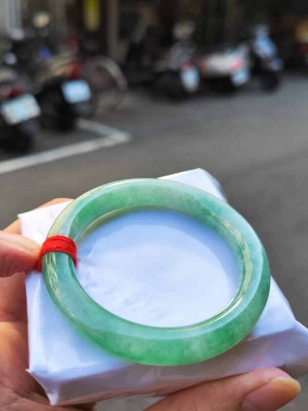 ✨天然緬甸玉A貨 ✨🔥滿陽綠正圈圓骨手鐲 🔥