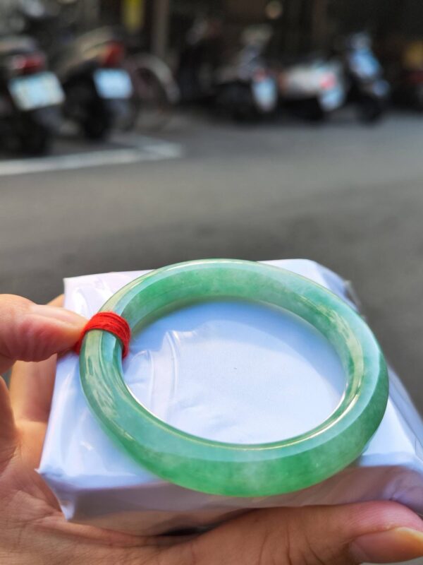 ✨天然緬甸玉A貨 ✨🔥滿陽綠正圈圓骨手鐲 🔥