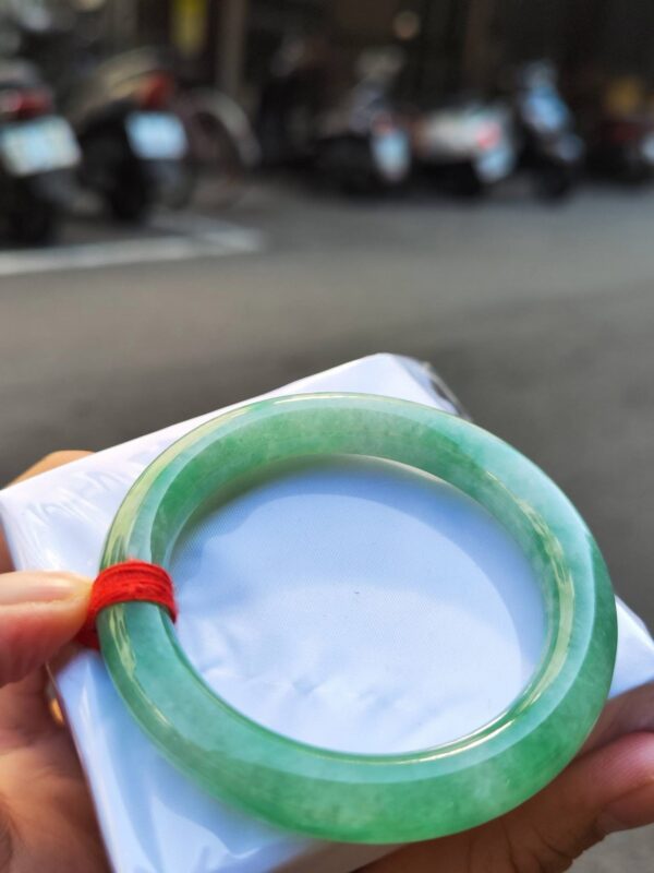 ✨天然緬甸玉A貨 ✨🔥滿陽綠正圈圓骨手鐲 🔥