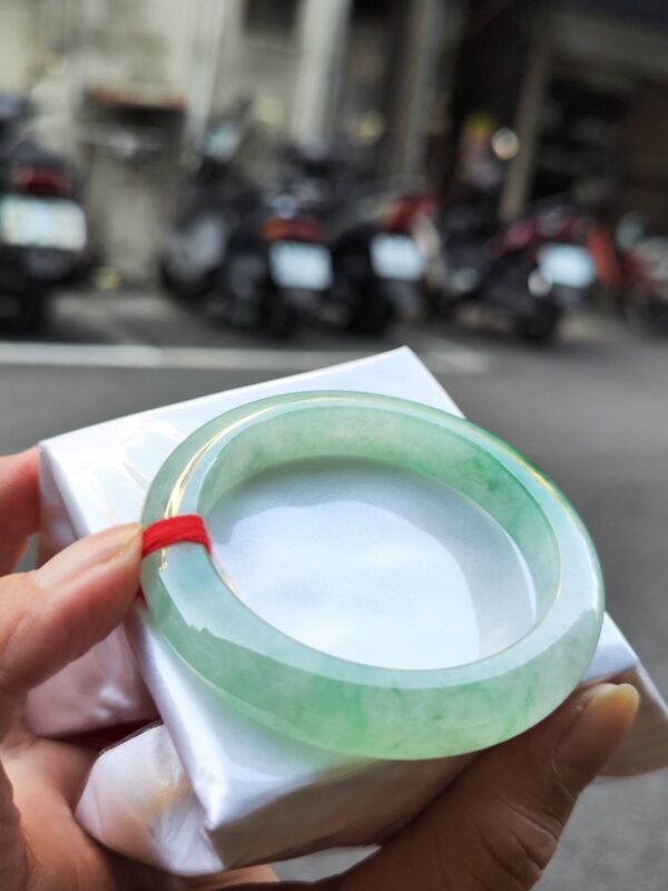 🌸  冰種飄陽綠正圈厚庄手鐲  天然緬甸玉A貨 🌸