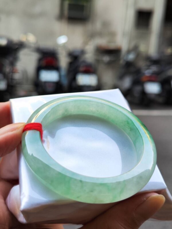 🌸  冰種飄陽綠正圈厚庄手鐲  天然緬甸玉A貨 🌸