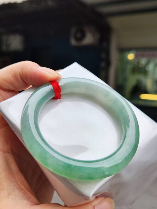 🌸  冰種飄綠正圈圓骨手鐲  天然緬甸玉A貨 🌸