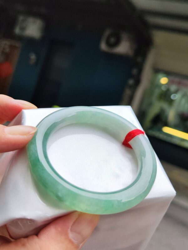 🌸  冰種飄綠正圈圓骨手鐲  天然緬甸玉A貨 🌸