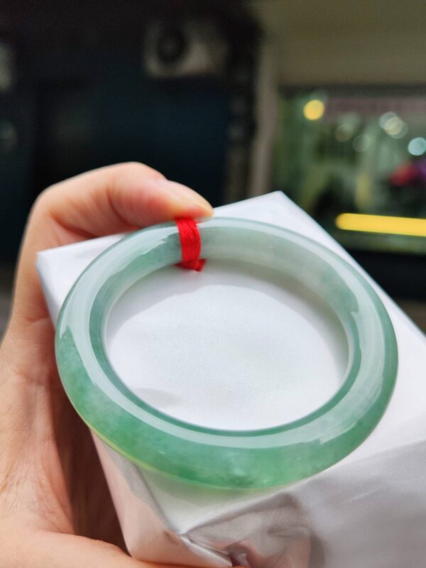 🌸  冰種飄綠正圈圓骨手鐲  天然緬甸玉A貨 🌸